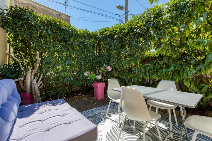 Geheel appartement, 'Les bois flottés' met privé terras, Wi-Fi en airconditioning in Poussan, Middellandse Zeekust (Frankrijk)