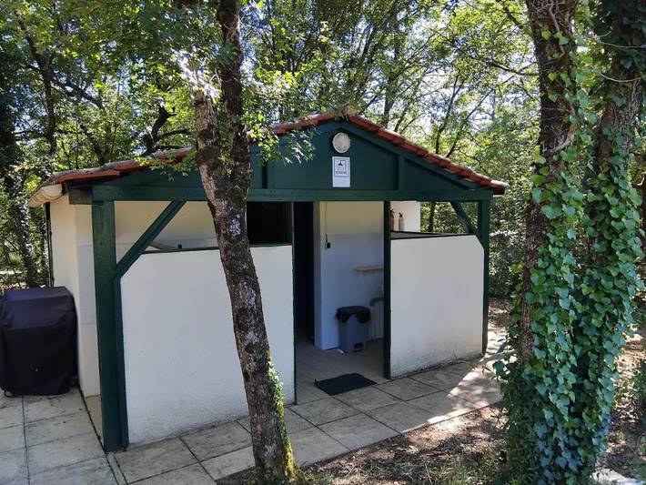 Camping pour 2 personnes, avec vue ainsi que piscine et jardin en Dordogne - 2