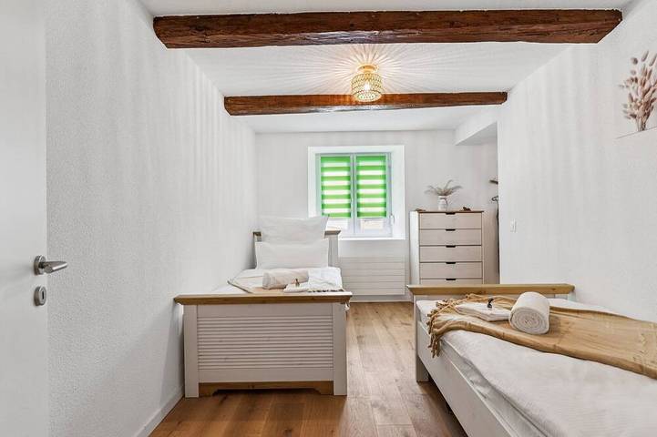 Ganze Wohnung, Remo l Alpenzauber Chalet | Bergblick, Nahe Braunwald – Badewanne und Parkplatz in Diesbach GL, Glarus Süd
