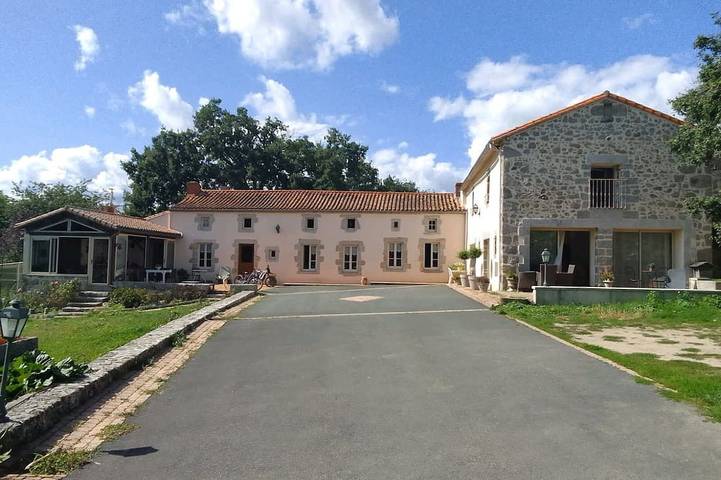 Location de vacances pour 10 personnes à Saint-Aubin-le-Cloud