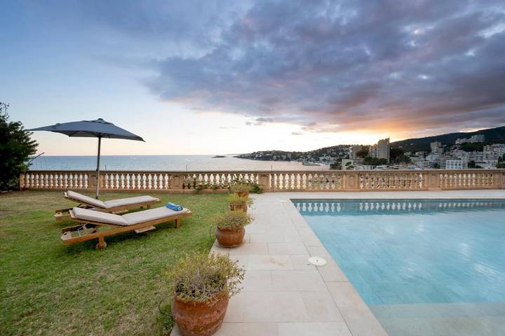 Ferienwohnung für 4 Personen, mit Terrasse und Garten sowie Pool und Ausblick in Cala Major