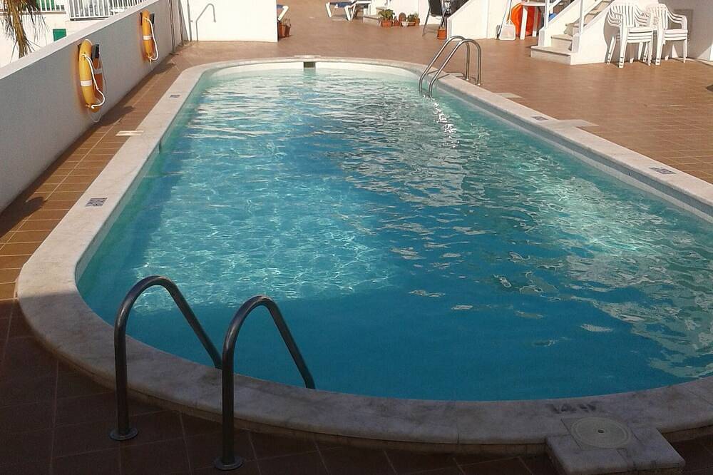 Apartamento entero, Estudio con aire acondicionado, piscina, vistas al mar, Wi-Fi, Reino Unido e Irlanda Tv + deportes in Puerto del Carmen, Tías