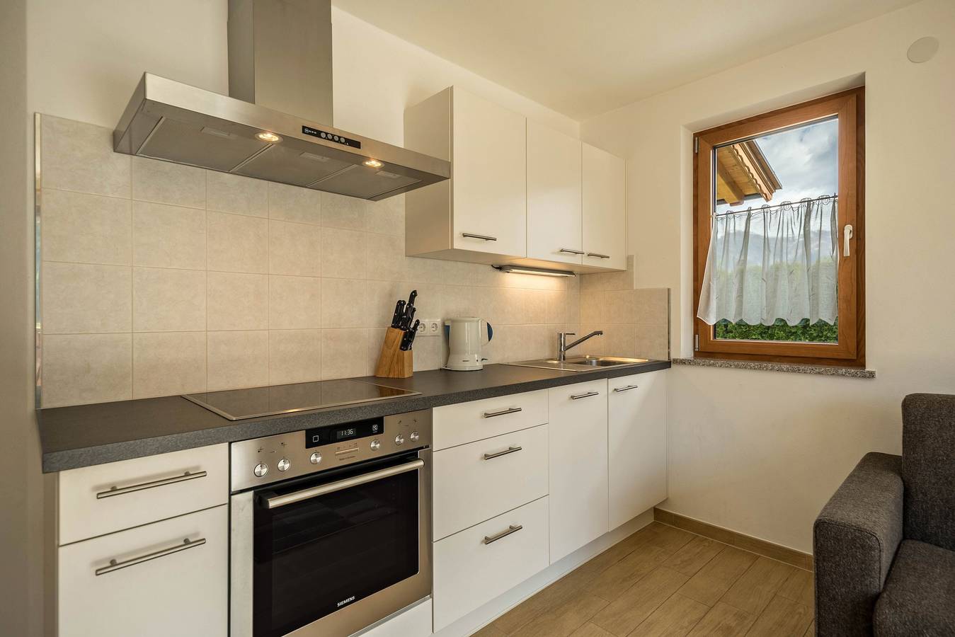 Appartamento intero, Appartamento "Pfandlerhof Rot" con vista sulle montagne, Wi-Fi, balcone e giardino in San Martino in Passiria, Val Passiria