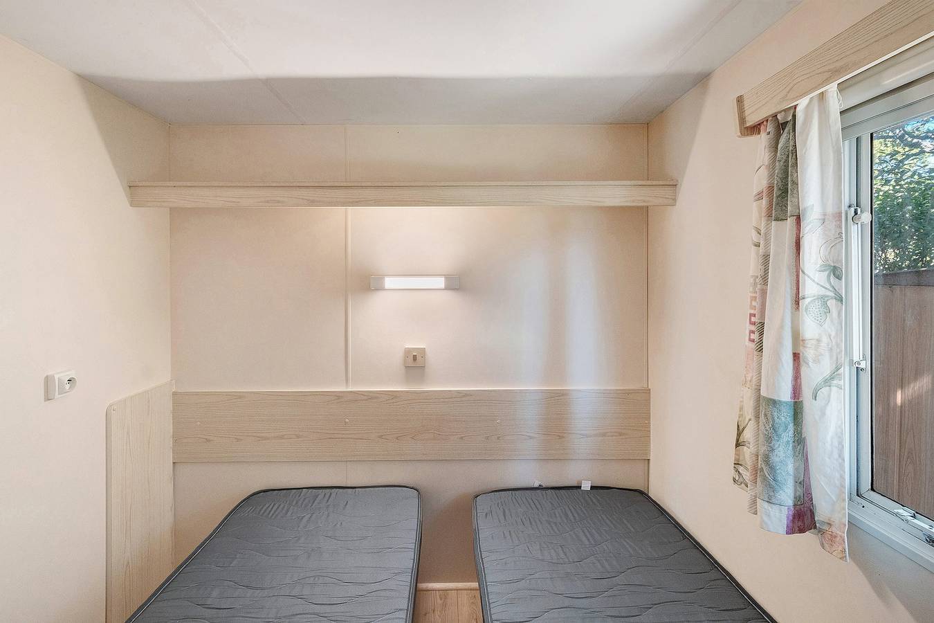 Mobilhome 'Chez Dede' met gedeeld terras, privé tuin en wifi, foto 13
