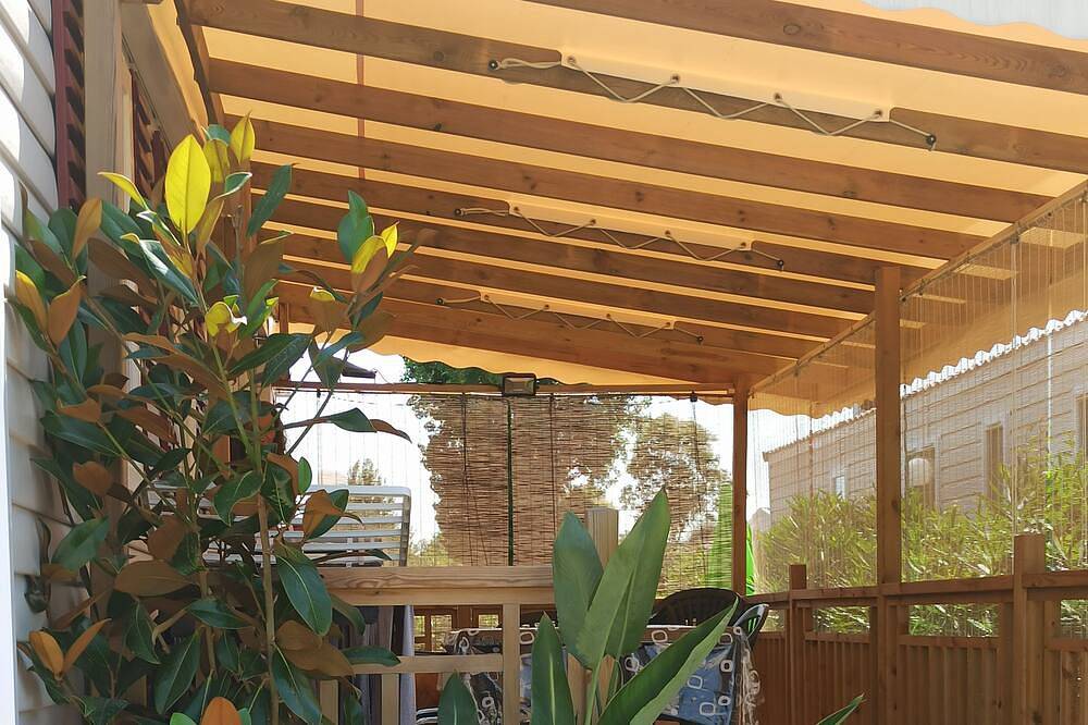 Static Caravan for 8 People in Frejus, Draguignan region