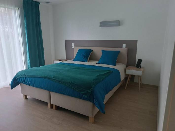Location de vacances pour 2 personnes, avec terrasse et vue sur le lac ainsi que jardin et vue, animaux acceptés à Coulonges-sur-Sarthe - 2