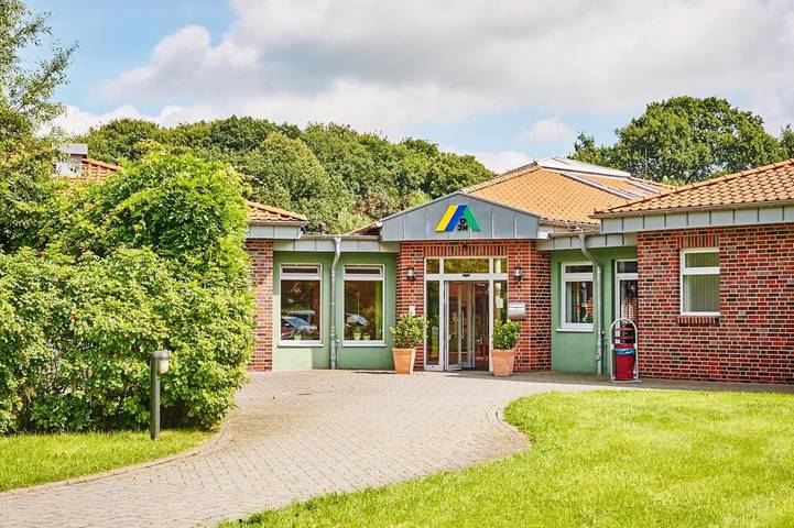 Hostel für 2 Personen, mit Terrasse und Garten in Jever