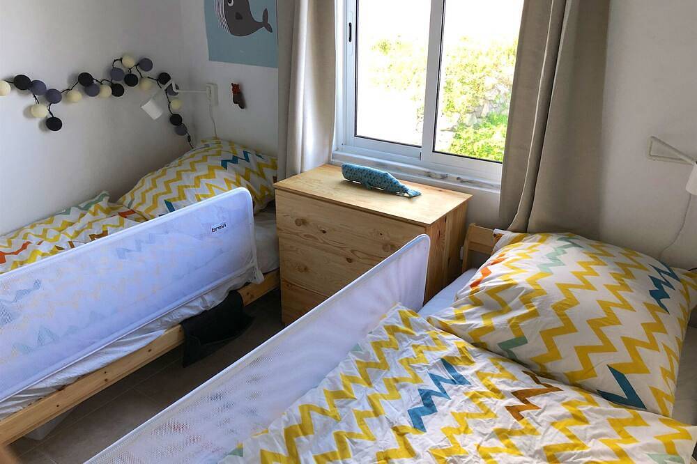 Alojamiento tranquilo y acogedor con excelentes vistas y un hermoso jardín. in Cascalho de Cima, Cedros