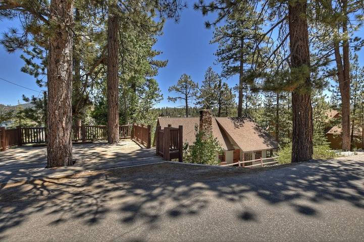 Glamping for 10 people, with balcony and hot tub in Big Bear Lake