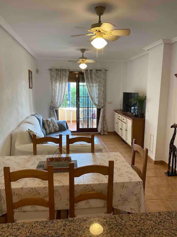 Hel ferieleilighet, Sleeps up to 6, shared pool, parking with Aircon in Roda Golf, San Javier