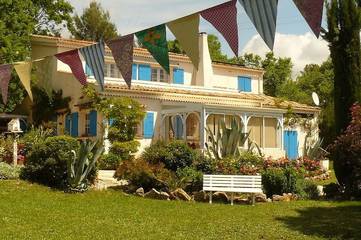 Gîte pour 6 personnes, avec jardin et balcon à La Roquebrussanne
