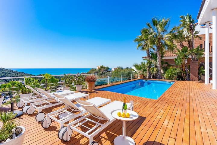 Casa rural para 12 personas, con terraza y jardín, Se admiten mascotas en Sitges - 2