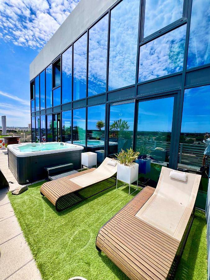 Apartamento de vacaciones para 4 personas, con jacuzzi además de piscina y balcón - 1