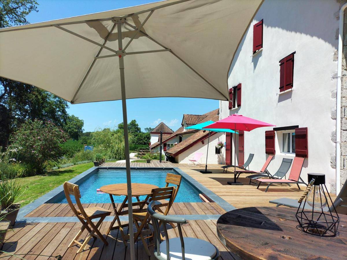 Double Room with Private Bathroom in Saubrigues, Région de Dax