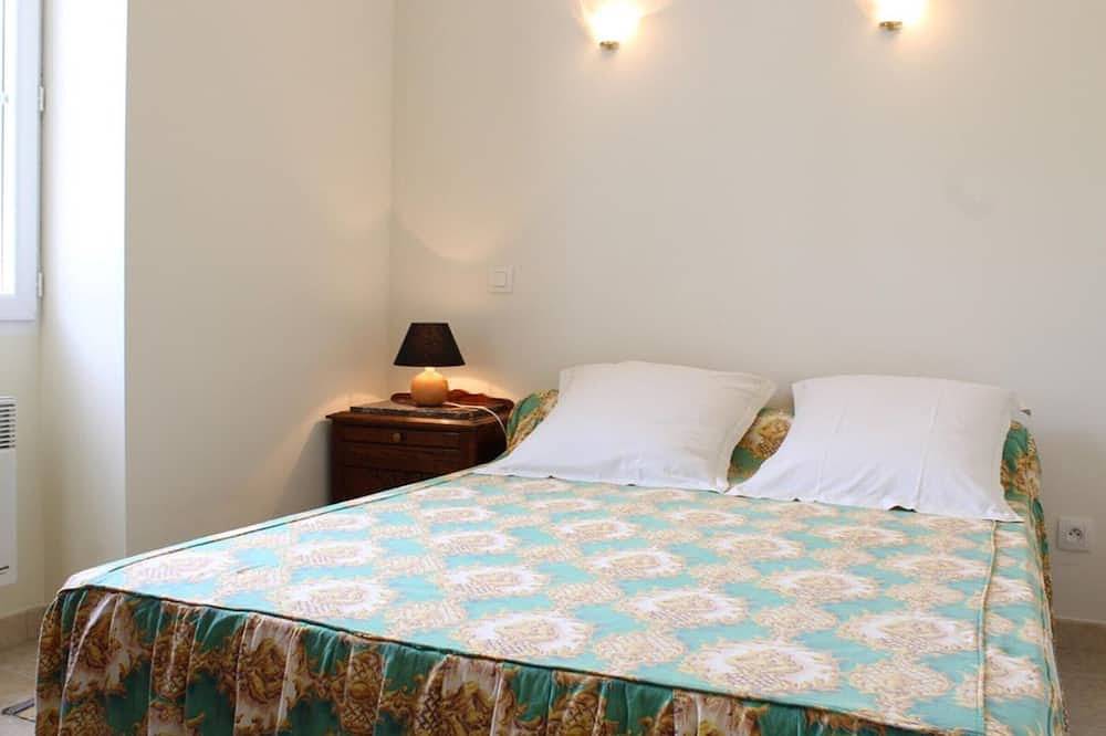 Charming Beachside Cottage in La Brée with Garden & Veranda - Sleeps 4 in La Brée-les-Bains, Côte de Beauté