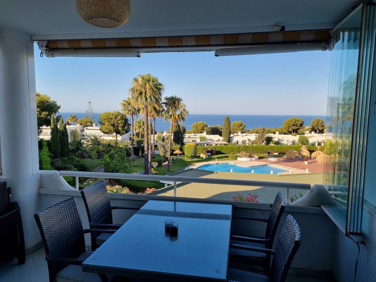 Entire apartment, Holiday Apartment 'In Miraflores' with Sea View, Pool, Tennis Court & Wi-Fi in La Cala de Mijas, Mijas