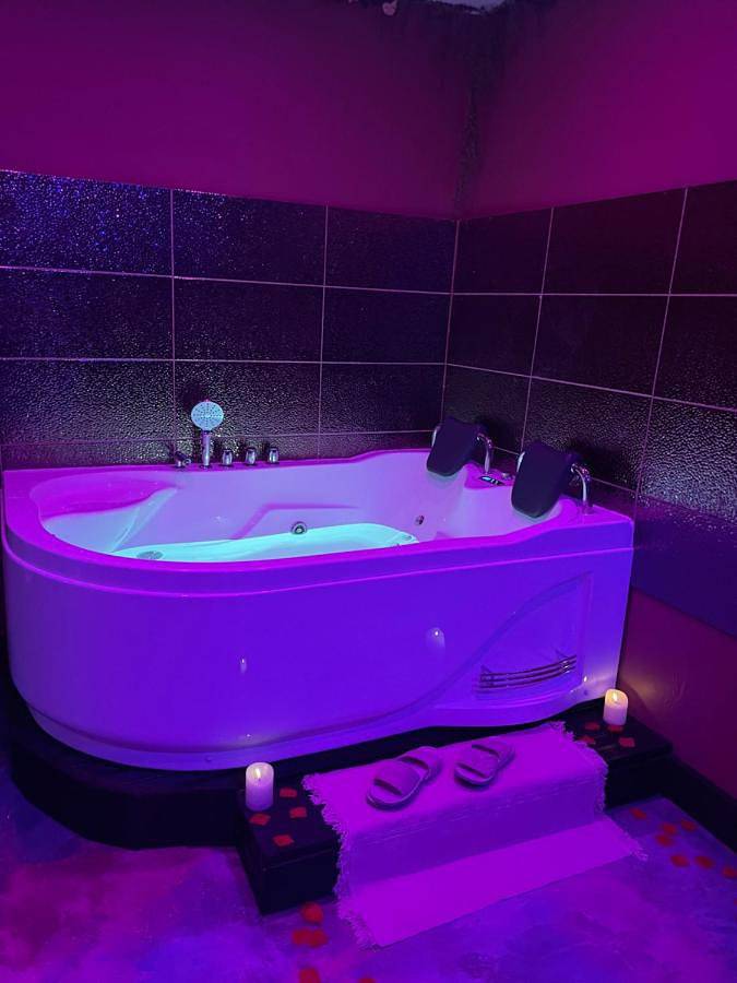 Ferienwohnung für 2 Personen, mit Whirlpool und Sauna sowie Terrasse in Essen - 4