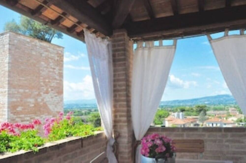 Entire apartment, Spellohouse Altana Suite in Spello, Perugia Province
