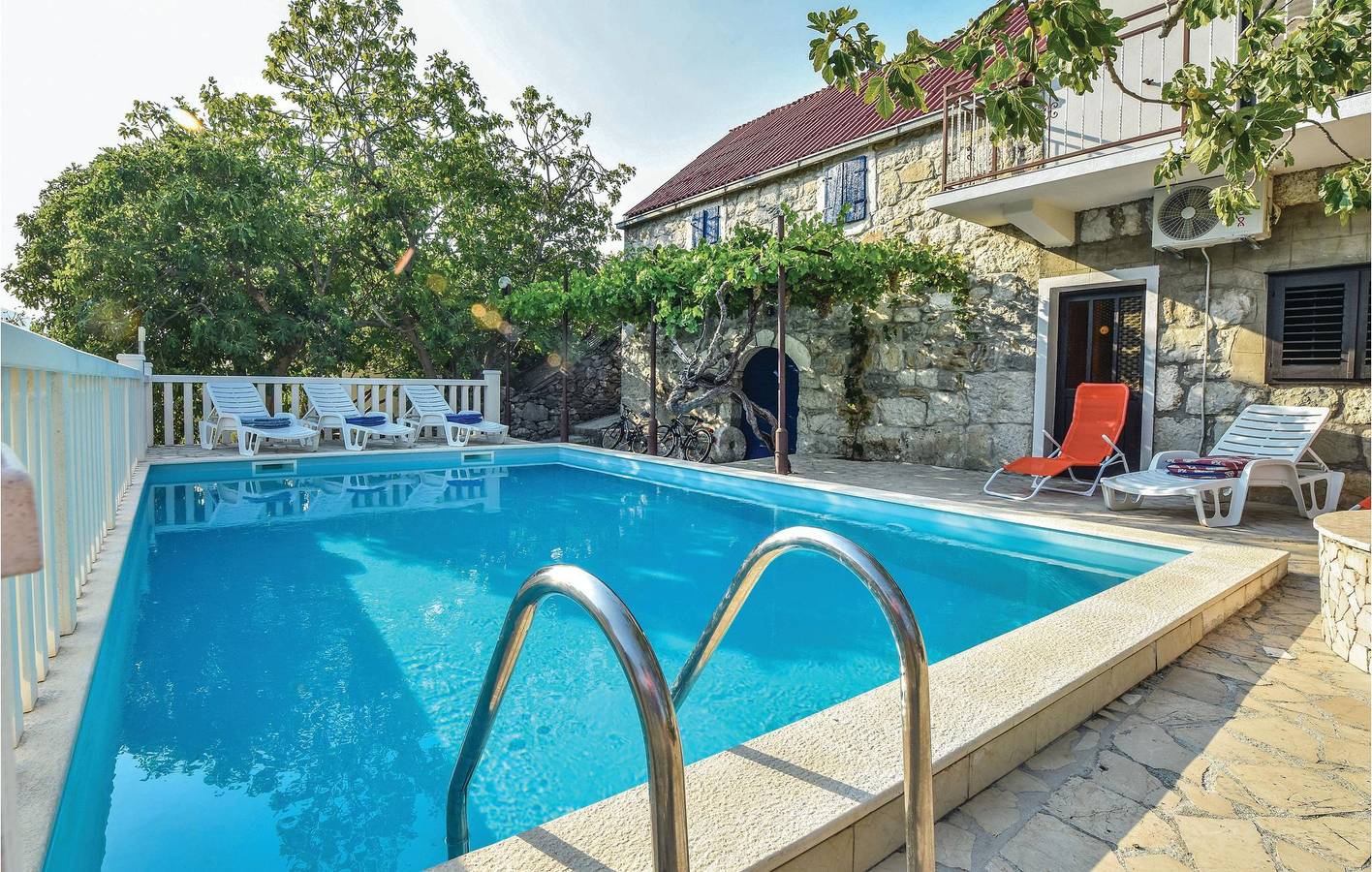 Vakantiehuis voor 8 personen met terras in Dalmatian Zagora