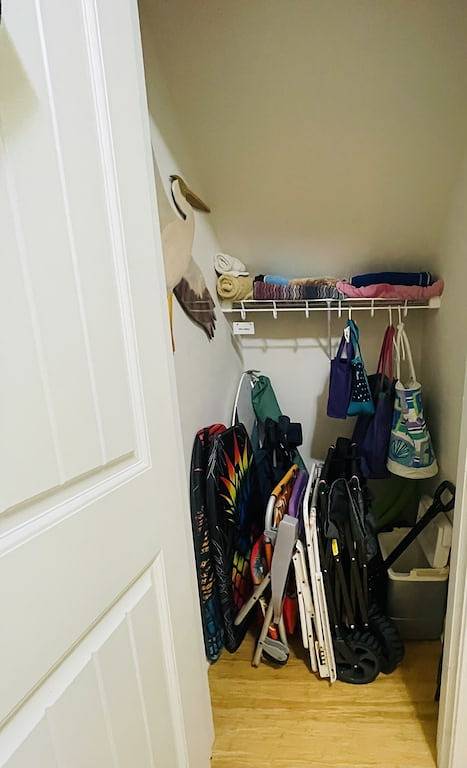 Ganze Wohnung, Pet-friendly guest suite. Private fenced yard. 2 min walk to beach. in Carolina Beach, Pleasure Island