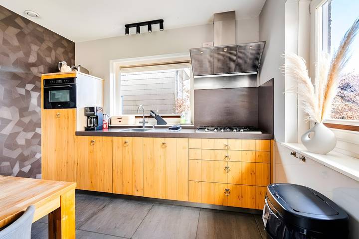 Holiday Home 'Beachvilla with Sauna' with Lake View, Wi-Fi and Air Conditioning in Twente