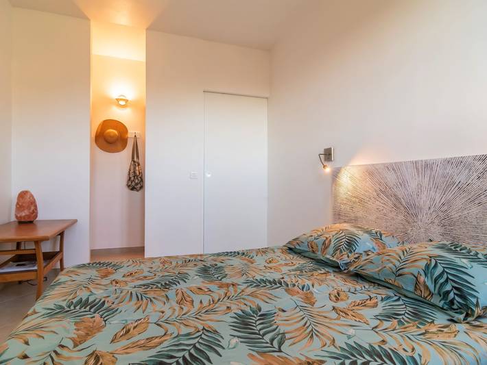 Ganze Wohnung, Hibiscus in Rayol-Canadel-sur-Mer, Mittelmeerküste (Frankreich)
