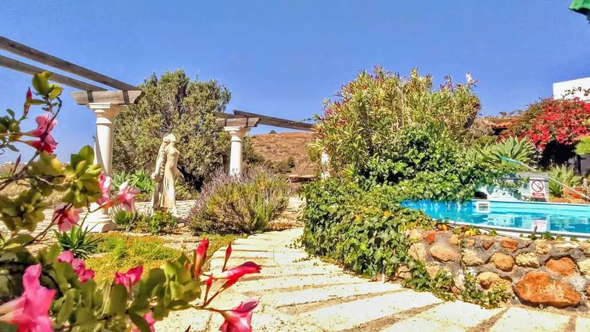 Casa rural para 3 personas, con balcón además de piscina y jardín en Arico - 2