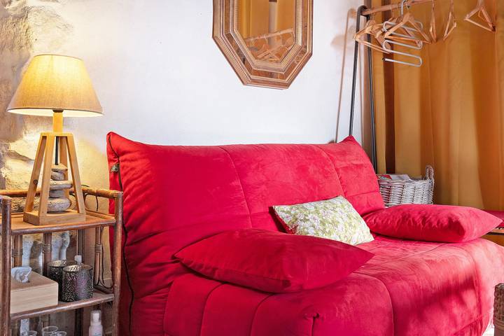 Entire apartment, Les Mimosas Gite Du Mas Haut Apartment with Mountain View, Wi-Fi, and Air Conditioning in Saint-Jean-du-Gard, Cévennes