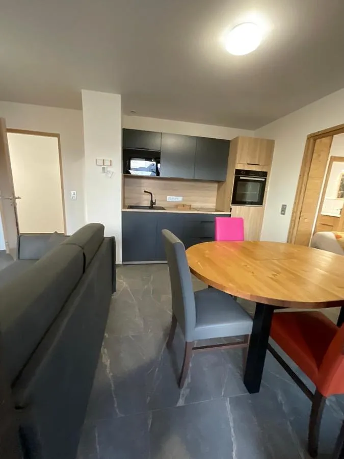 Apartamento de vacaciones para 4 personas, con balcón además de jardín y vistas - 1