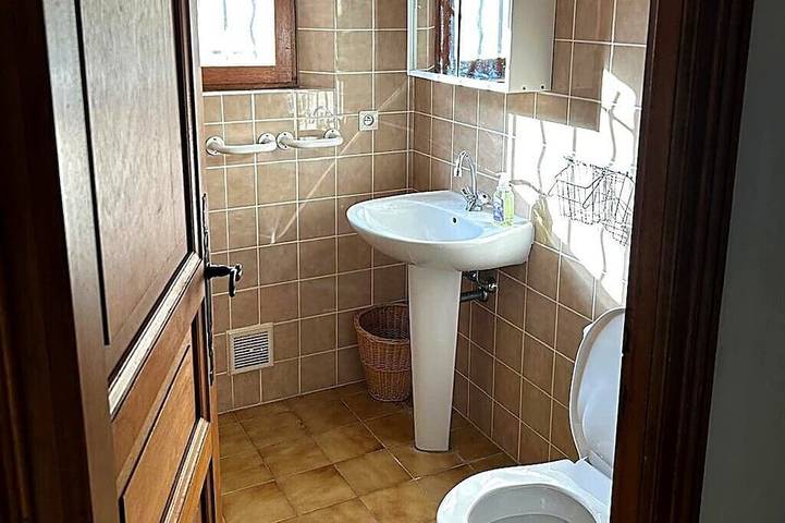 Perfect 3-bedroom cottage in charming Bargemon for your getaway in Bargemon, Draguignan Region