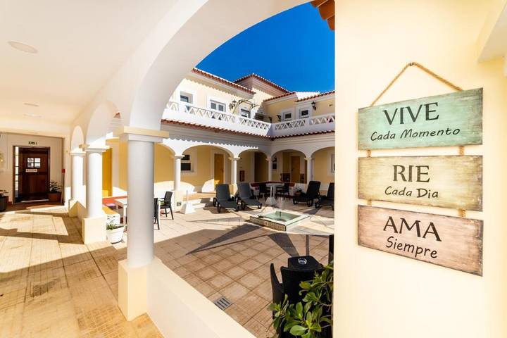 Location de vacances pour 2 personnes, avec vue et terrasse à Zambujeira do Mar