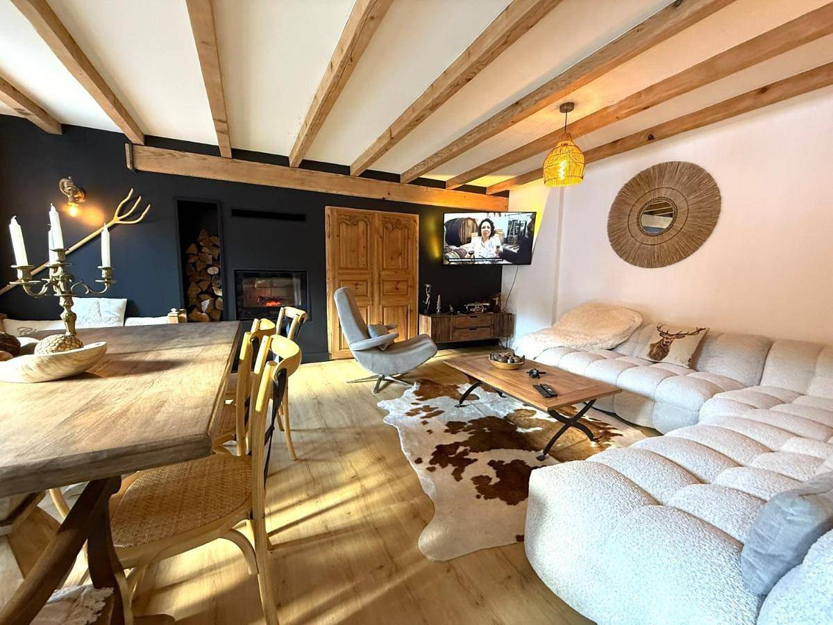 Maison de charme, vue forêt,4 chambres, draps et serviettes inclus, St-Denis-Margeride in Saint-Denis-en-Margeride, Région de Mende