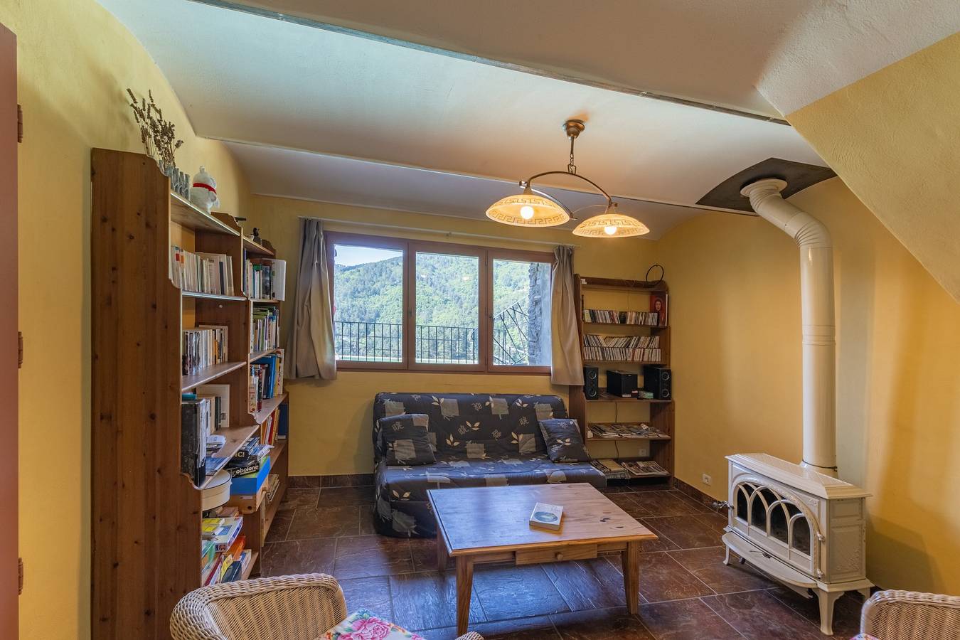 Maison de vacances 'Gite Des Ressources' avec vue sur les montagnes, piscine partagée et Wi-Fi in Malbosc, Parc naturel régional des Monts d'Ardèche