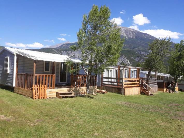 Location de vacances pour 4 personnes, avec piscine et jardin ainsi que vue sur le lac et vue à Crots - 2