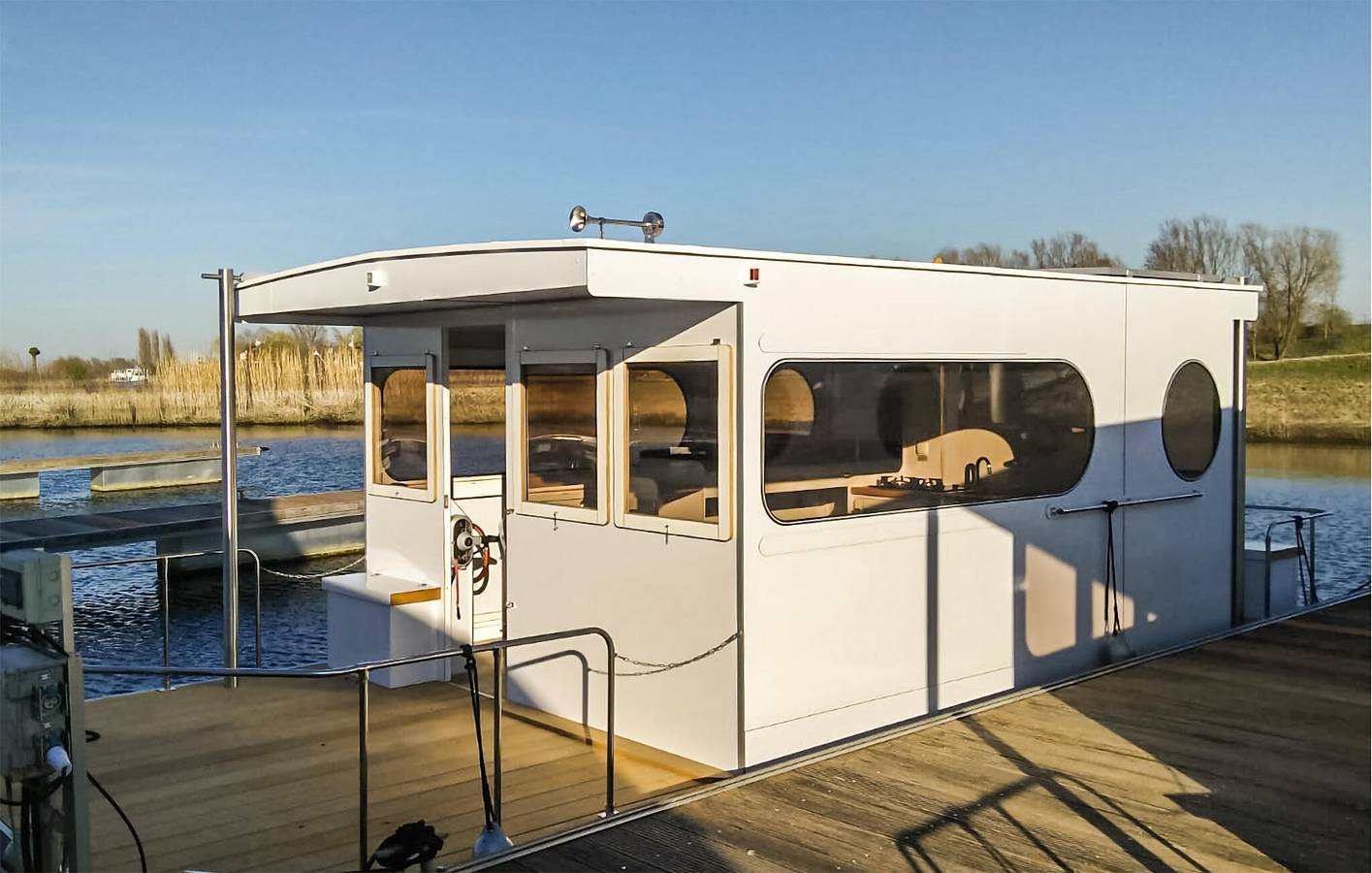 Hausboot für 4 Personen mit Seeblick in Ophoven, Kinrooi