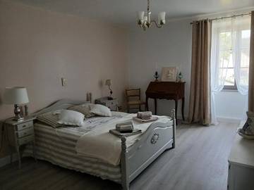 Gîte pour 4 personnes, avec jardin dans Chambon-le-Château
