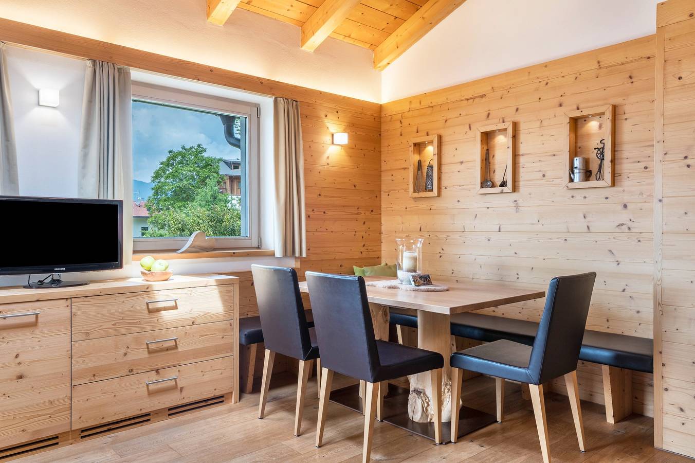 Ganze Wohnung, Ferienwohnung 'Sassun' mit Bergblick, Garten & Wlan in Tschöfas, Lajen