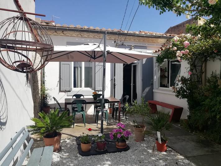 Gîte pour 4 personnes, avec terrasse et jardin