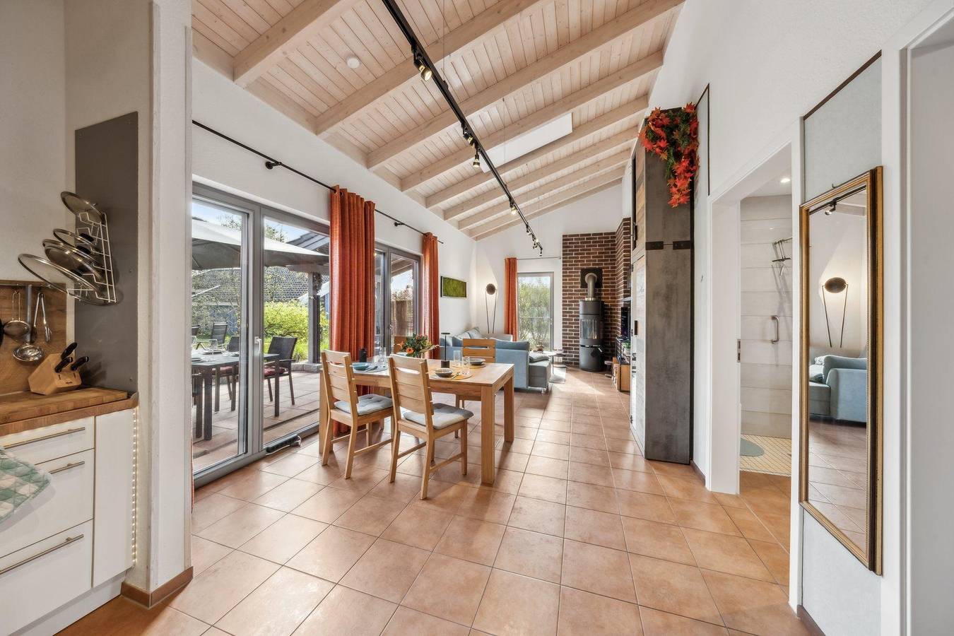 Ferienhaus am kleinen See mit Steg und Garten in Twist, Emsland