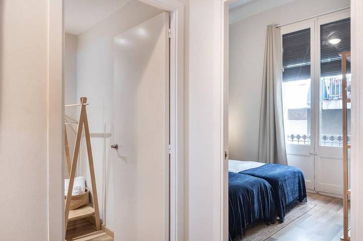 Entire apartment, Oasis with a sunny terrace in the heart of Gracia in Barcelona Centre, Barcelona