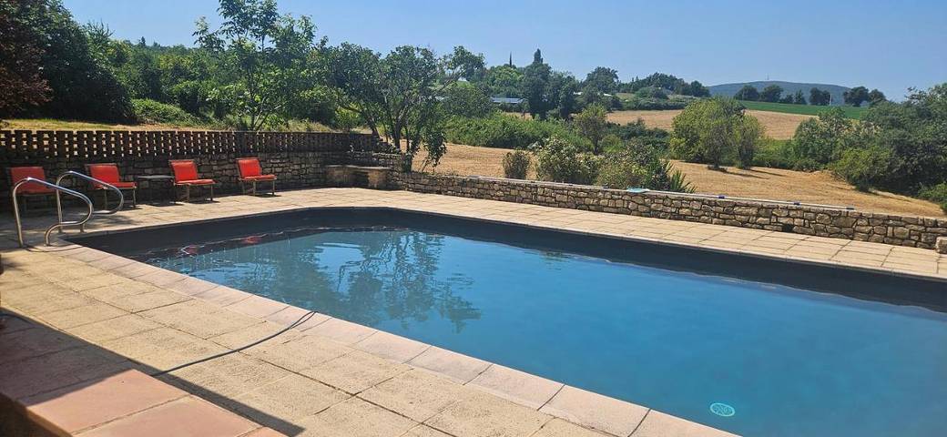 Location de vacances pour 6 personnes, avec Terrasse ainsi que Piscine et Vue à Grane