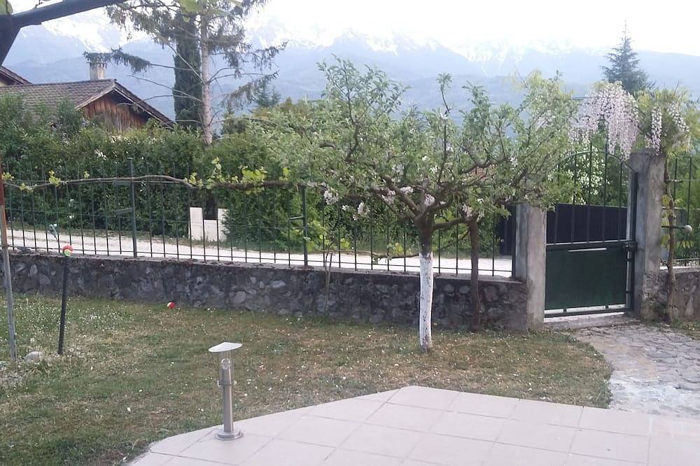 Apartamento entero, Apartment type f2 47 m, with shaded terrace, parking in Saint-Ismier, Isère