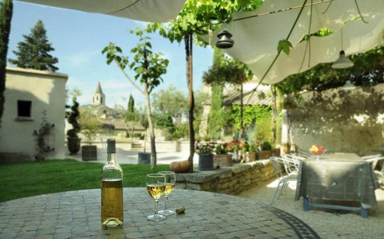 Chambre d’hôte pour 2 personnes, avec Terrasse et Jardin ainsi que Piscine et Vue