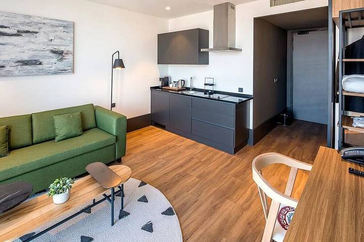 Stylish Forest-Edge Home — Convenient Trail Access, Kitchenette, & Free Parking in Oisterwijk, Nordbrabant