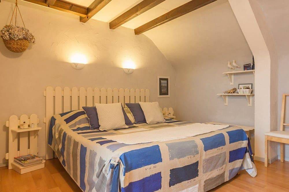 \"Comfortable Accessible Room with Private Bath, Wifi, Tv, Baby Gear & Bicycles Near Blain\" in Blain, Châteaubriant