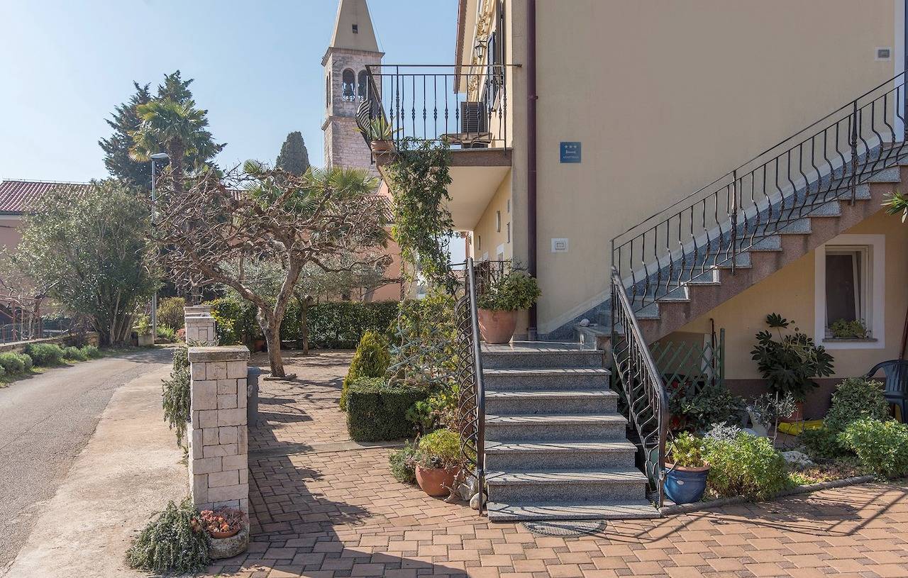 Ganze Wohnung, Erdgeschosswohnung Orzan I mit Terrasse in Strandnähe in Lovrecica, Umag und Umgebung
