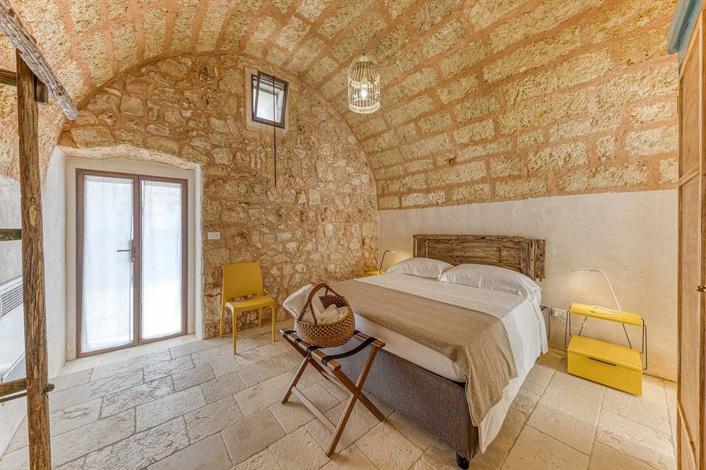 Entire house with private pool 5km from the sea in Salve, Golfo de Tarento