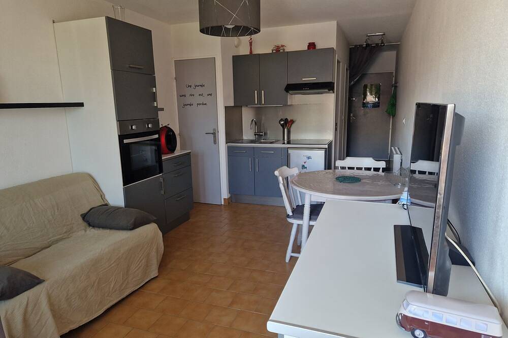 Appartement entier, 🏖️ Mèze • Appart + parking privé • Plage à 2 min à pied in Mèze, Côte méditerranéenne (France)