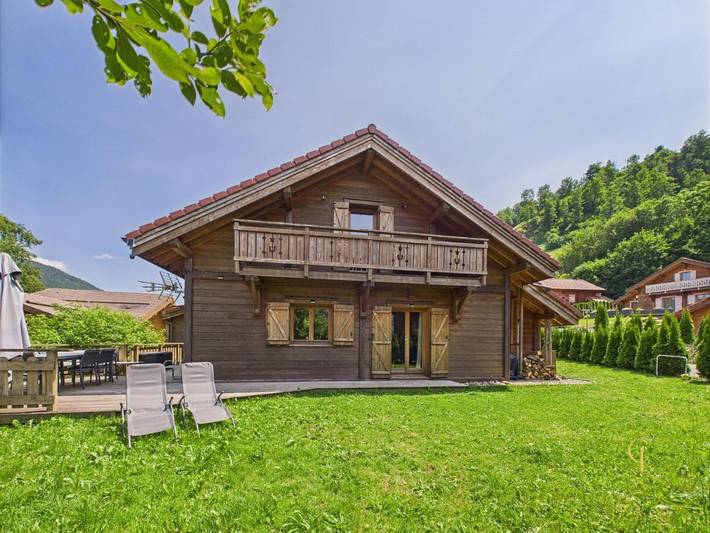 Chalet pour 10 personnes, avec Balcon et Jacuzzi ainsi que Terrasse et Jardin à La Bresse