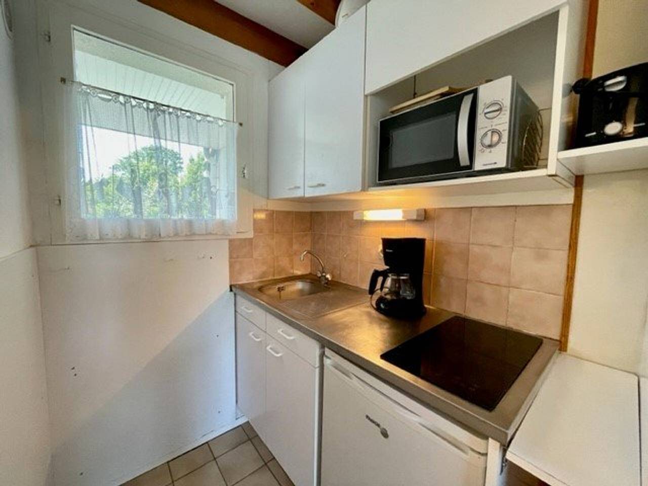 Casa encantadora de 3 piezas cerca de la playa con estacionamiento y jardín, admite mascotas in Saint-Pierre-Quiberon, Côte des Mégalithes